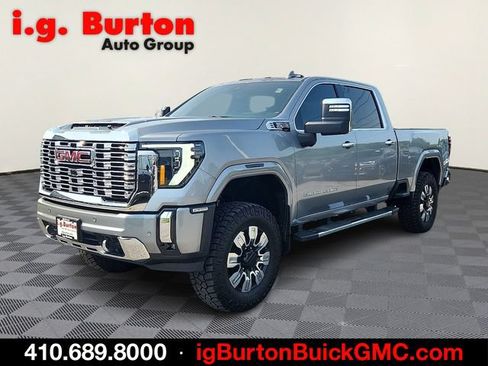 Used 2025 GMC Sierra 2500 Denali w/ Denali Reserve Package AWD/4WD image 3