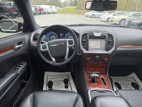 Used 2013 Chrysler 300 AWD w/ Driver Convenience Group image 7