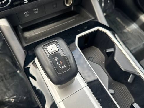 Used 2025 Mitsubishi Outlander AWD image 21