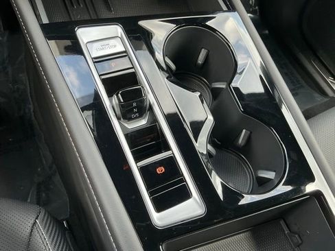 Certified 2025 Volkswagen Atlas Cross Sport SE image 28