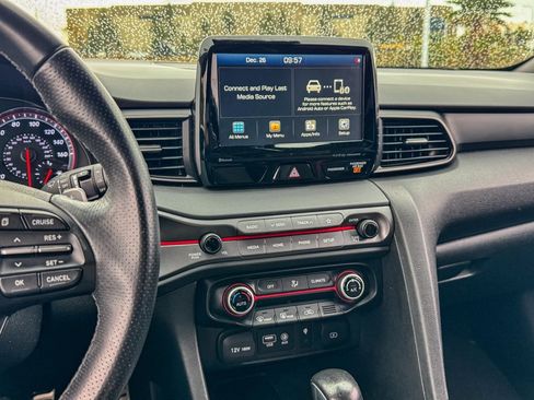 Used 2020 Hyundai Veloster Turbo image 27