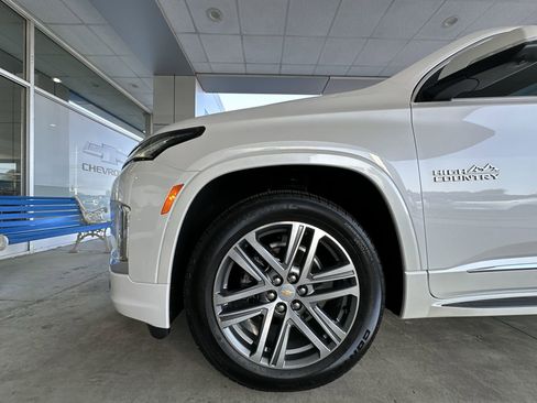 Used 2023 Chevrolet Traverse High Country w/ LPO, 'HIT The Road' Package FWD image 32