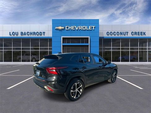 Certified 2024 Chevrolet Trax RS w/ Driver Confidence Package image 8