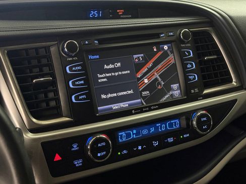 Used 2019 Toyota Highlander XLE AWD/4WD image 54