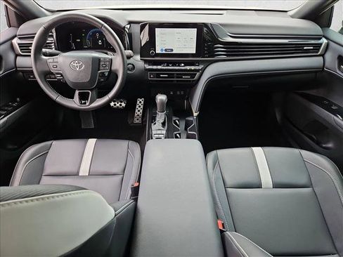 Used 2025 Toyota Camry SE w/ Convenience Package image 16