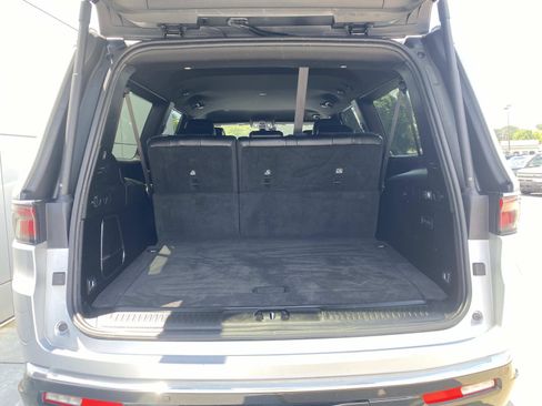 Used 2024 Jeep Wagoneer L Series II w/ Flexible Seating Group AWD/4WD image 7