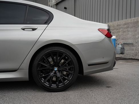 Used 2022 BMW 750i xDrive w/ Autobahn Package image 14