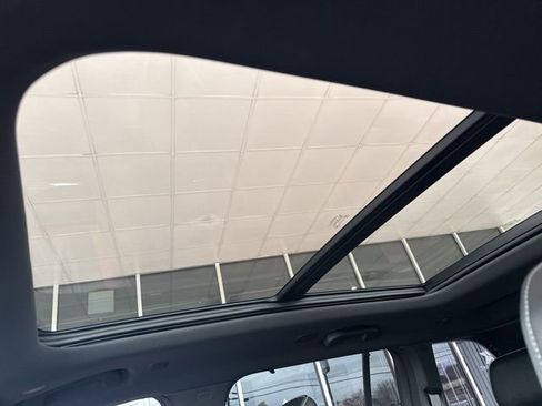 Used 2023 Jeep Grand Cherokee Overland w/ Luxury Tech Group IV image 23