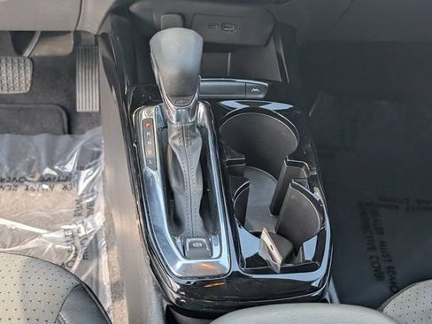 Used 2025 Chevrolet Trax LT FWD image 17