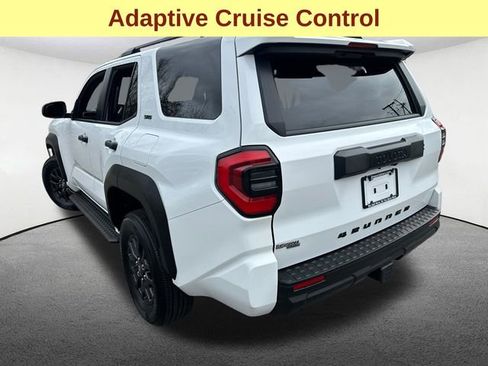 Certified 2025 Toyota 4Runner SR5 AWD/4WD image 9