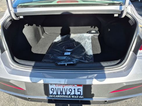 Used 2025 Hyundai Elantra SE image 28