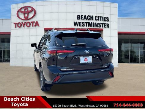 Used 2023 Toyota Highlander XLE AWD/4WD image 9