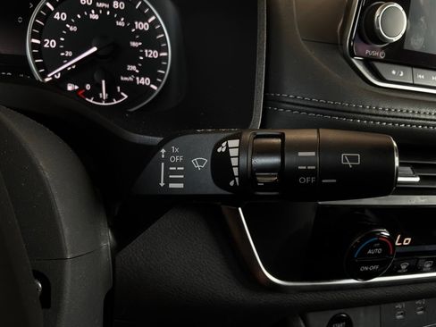 Used 2025 Nissan Rogue SV FWD image 36