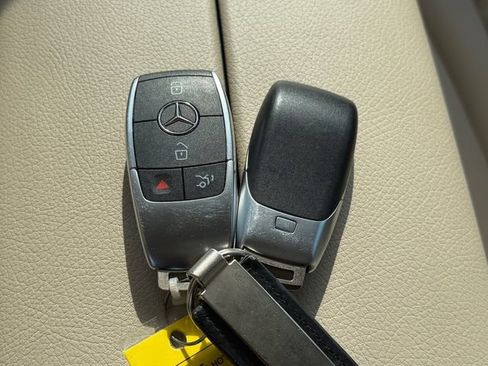 Used 2022 Mercedes-Benz GLC 300 image 21