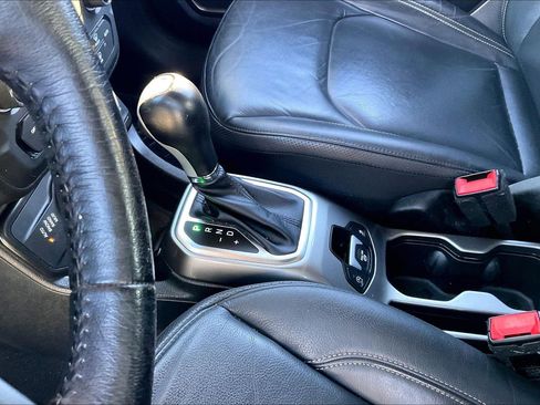 Used 2019 Jeep Renegade Limited w/ UConnect 8.4 Nav Group image 14