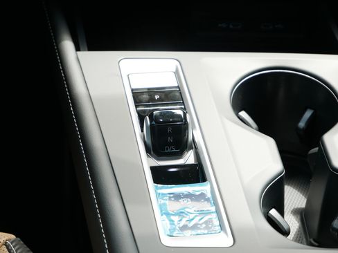 New 2025 Volkswagen Atlas Cross Sport SE image 10