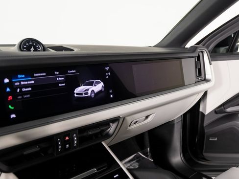 New 2025 Porsche Cayenne S image 35