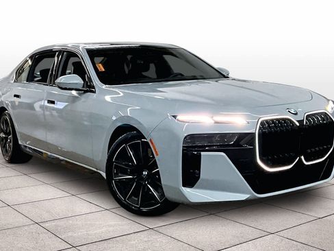 Used 2025 BMW 760i xDrive image 2