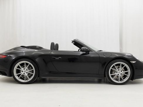 Used 2017 Porsche 911 Carrera 4 image 2