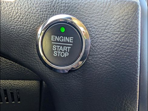 Used 2022 Ford Edge SEL w/ Convenience Package image 7