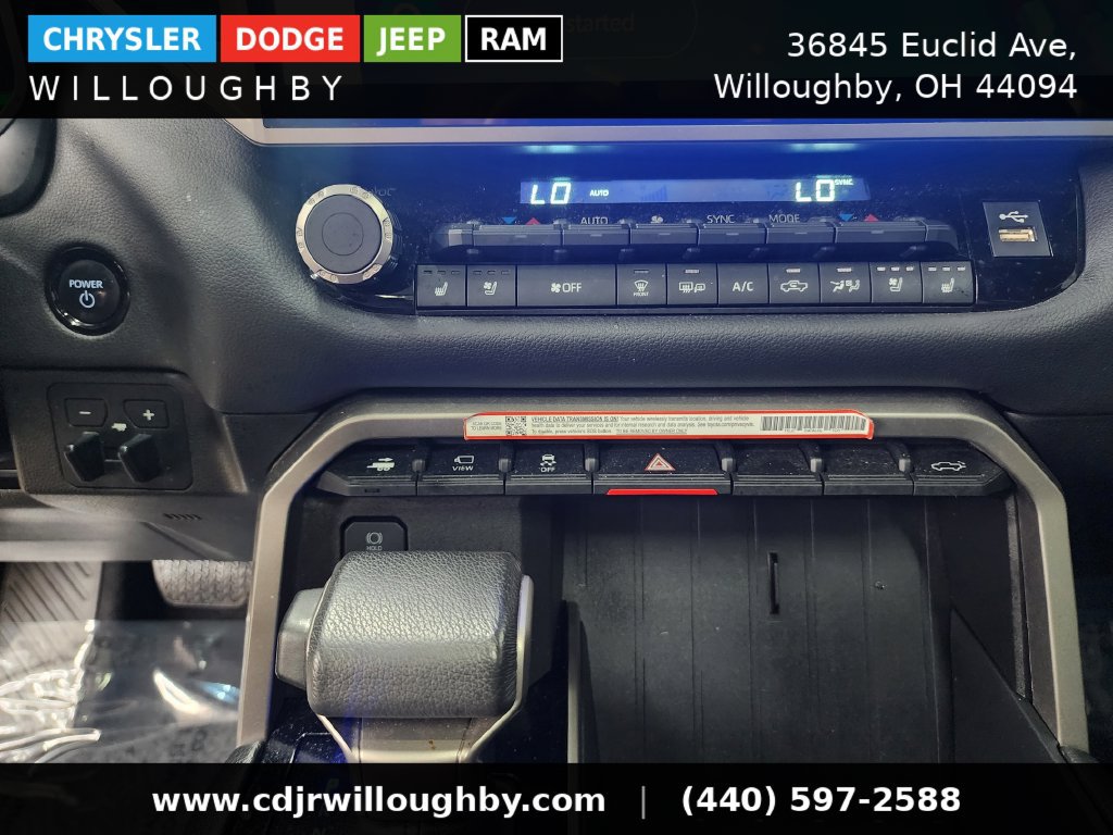 Used 2025 Toyota Tundra Limited AWD/4WD image 23
