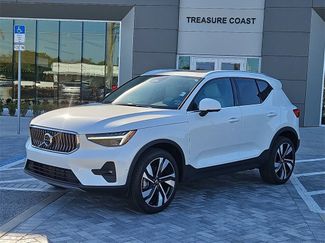 Used 2025 Volvo XC40 B5 Ultra w/ Protection Package Premier video 1