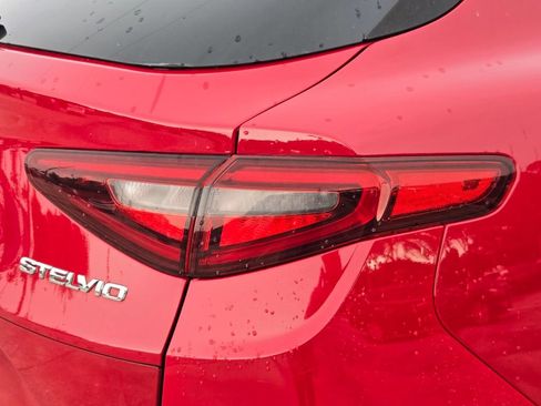 Used 2019 Alfa Romeo Stelvio AWD image 9