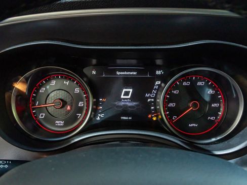 Used 2019 Dodge Charger SXT AWD/4WD image 18