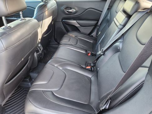 Used 2019 Jeep Cherokee Limited image 15