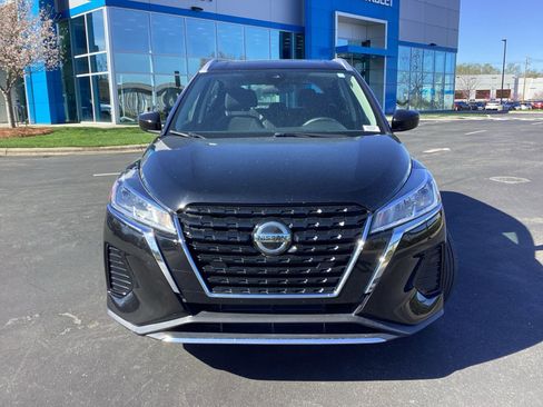 Used 2021 Nissan Kicks SV image 4