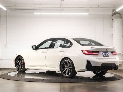 Used 2023 BMW 330i Sedan w/ M Sport Package RWD image 4