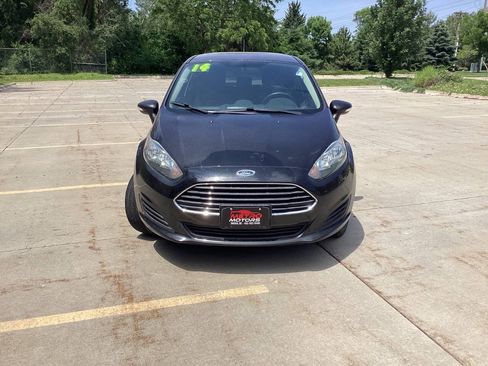 Used 2014 Ford Fiesta SE FWD image 3