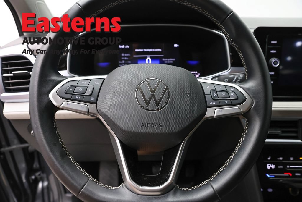Used 2025 Volkswagen Taos SE AWD/4WD image 11