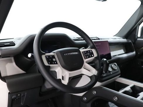 Used 2025 Land Rover Defender 110 X-Dynamic SE AWD/4WD image 13