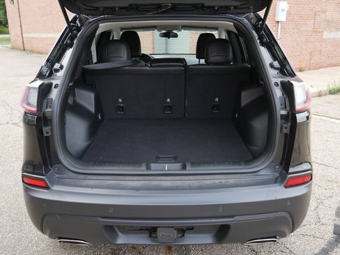 Used 2019 Jeep Cherokee Latitude Plus w/ Cold Weather Group AWD/4WD image 7