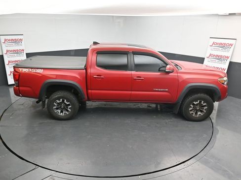 Used 2016 Toyota Tacoma TRD Off-Road image 17