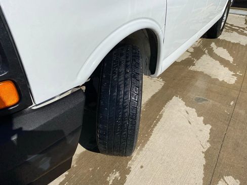 Used 2017 Chevrolet Express 2500 LS image 33