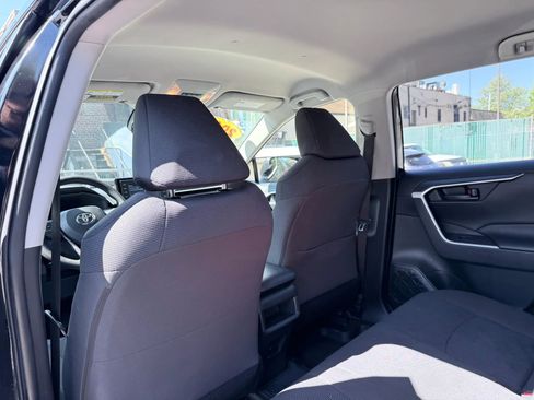 Used 2019 Toyota RAV4 LE w/ All Weather Liner Package AWD/4WD image 20