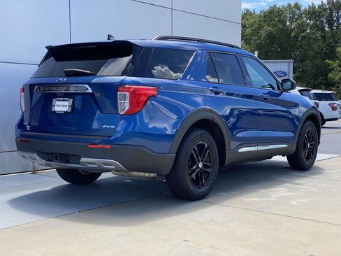 Used 2022 Ford Explorer XLT w/ Equipment Group 202A image 4