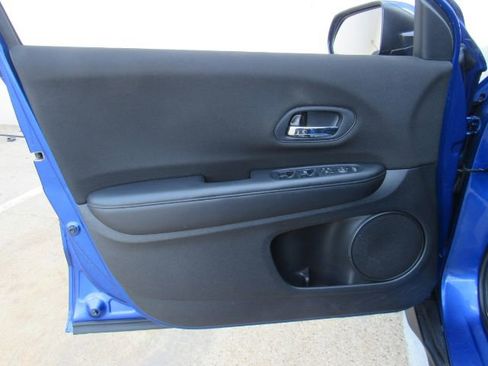Used 2018 Honda HR-V LX image 11
