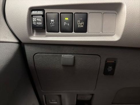 Used 2015 Toyota Sienna XLE image 36