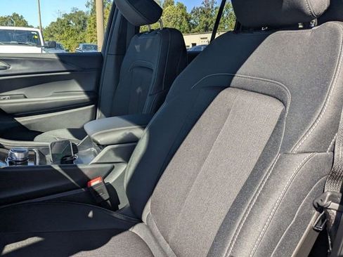 New 2025 Jeep Grand Cherokee Laredo RWD image 18