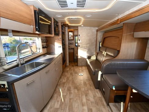 Used 2018 Mercedes-Benz Sprinter 3500 image 3