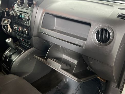 Used 2013 Jeep Compass Latitude FWD image 32