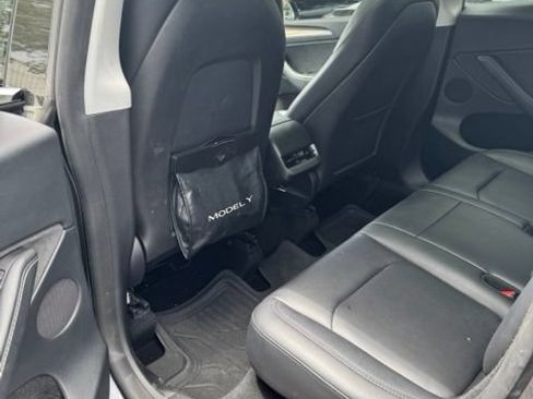 Used 2024 Tesla Model Y Long Range RWD image 8