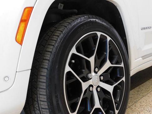 Used 2024 Jeep Grand Cherokee Summit AWD/4WD image 21