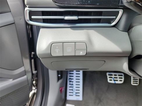 New 2025 Hyundai Elantra SEL image 20