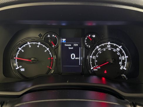 Used 2024 Toyota 4Runner SR5 AWD/4WD image 18