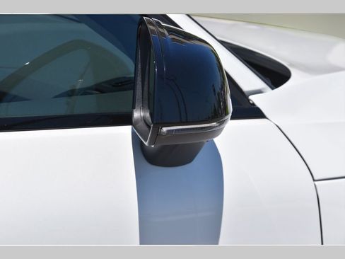 Certified 2025 Volvo XC40 B5 Plus w/ Protection Package Premier image 39