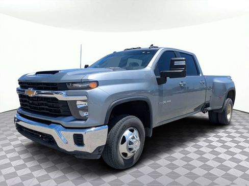 Used 2024 Chevrolet Silverado 3500 LT AWD/4WD image 7